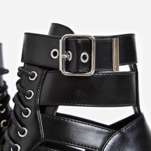 Black Cut Out Booties 🎀 - Picture 6 of 6